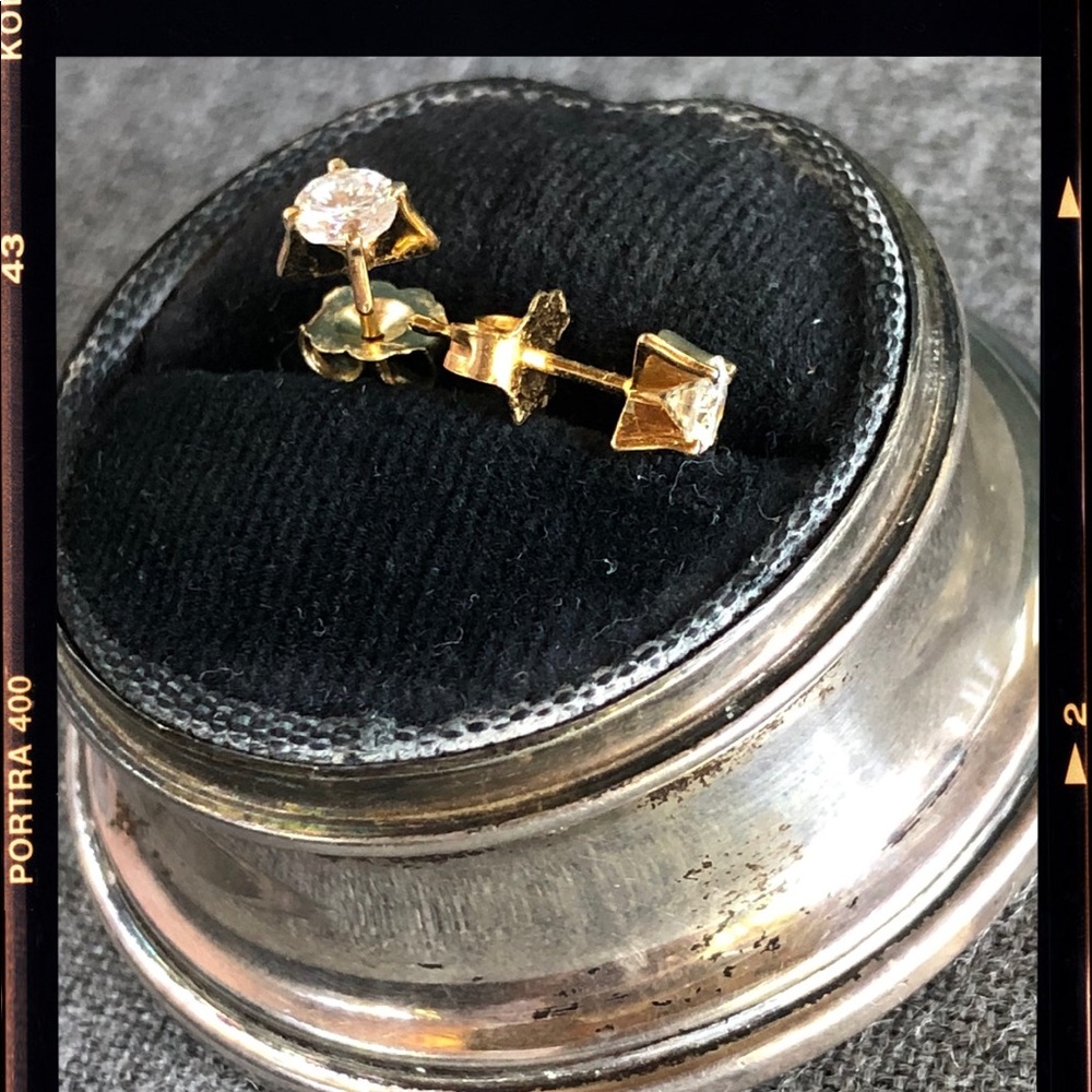 14KT Yellow Gold Retro Stud Earrings